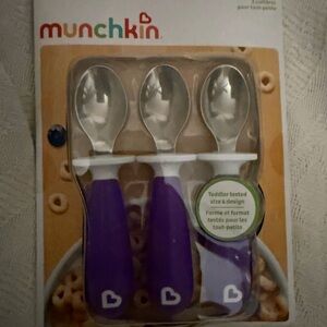 Munchkin Toddler Spoons Set in Purple and White